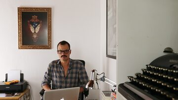 O jornalista e escritor Carlos Messias, que lança seu romance de estreia, Consolaçãom, pela Editora Prosaica. Foto: Hélvio Romero/Estadão