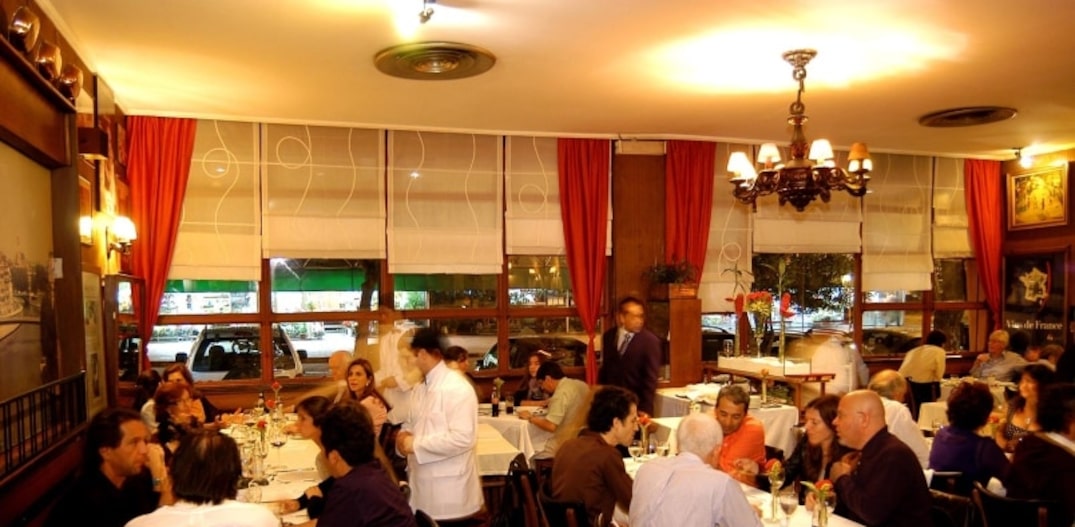 Ambiente do restaurante francês La Casserole. Foto: Tadeu Brunelli 