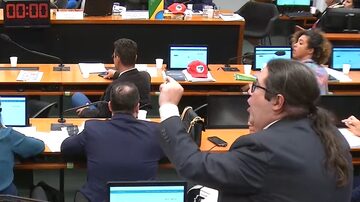 Tarcísio Motta e Talíria Petrone discutiram com Coronel Chrisóstomo na CPI do MST. Foto: Reprodução/TVCâmara
