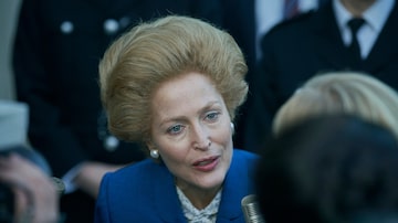 Gillian Anderson como Margaret Thatcher em 'The Crown'. Foto: Des Willie/Netflix