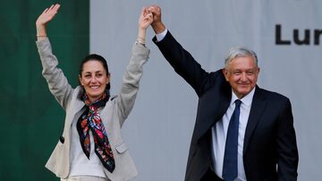 Andrés Manuel Lopez Obrador e sua virtual sucessora na presidência do México, Claudia Sheinbaum