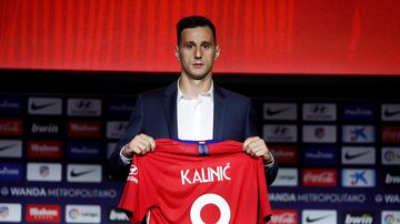 Nikola Kalinic foi apresentado como novo camisa 9 do Atlético de Madrid. Foto: Chema Moya/EFE