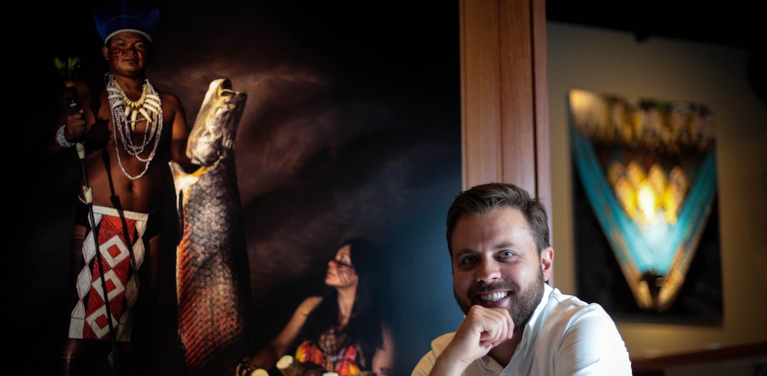 O chef. Felipe Schaedler que cresceu em Manaus no salão do novo Banzeiro em São Paulo. Foto: Felipe Rau/Estadão