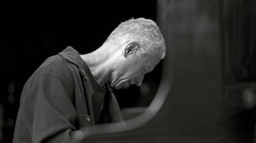 O pianista Keith Jarrett, em imagem concedida pela gravadora, sem data. O lado esquerdo de Jarrett ainda está parcialmente paralisado após um par de derrames que ele sofreu em 2018. Foto: Daniela Yohannes/ECM Records