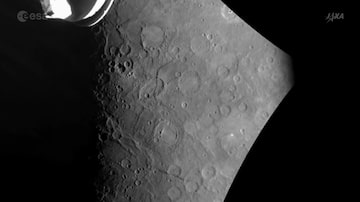 Sobrevoo da sonda espacial BepiColombo mostra crateras na superfície de Mercúrio. Foto: Reprodução/ESA