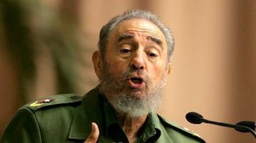 Em 2005, o então presidente cubano Fidel Castro discursou sobre o aniversário de 30 anos da Operação Carlota, a primeira intervenção do país em Angola. Foto: REUTERS/Claudia Daut