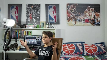 Felipe Molero, de 12 anos, tem um canal no YouTube chamado 'Kid Investor'. Foto: Daniel Teixeira/ Estadão