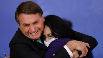Brazil's President Jair Bolsonaro greets Brazil's Minister of Women, Family and Human Rights, Damares Alves during a ceremony to commemorate the National Day of Struggle for People with Disabilities at the Planalto Palace in Brasilia, Brazil September 27, 2021. REUTERS/Ueslei Marcelino