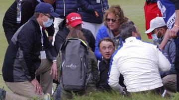 Tom Felton precisou ser socorrido após passar mal em torneio de golfe que contou com a presença de várias celebridades. Foto: Mike Seagar/Reuters