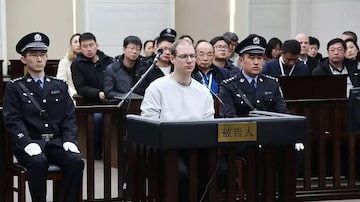 O canadense Robert Schellenberg (ao centro), em seu julgamento de 2019. Foto: Peoples' Court of Dalian / AFP