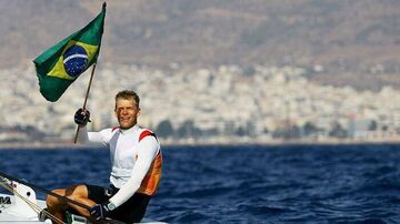 Robert Scheidt conquistou o bicampeonato olímpico nos Jogos de Atenas, em 2004, e foi reconhecido pela Isaf como o melhor velejador do mundo naquele ano. Foto: Jonne Roriz/AE