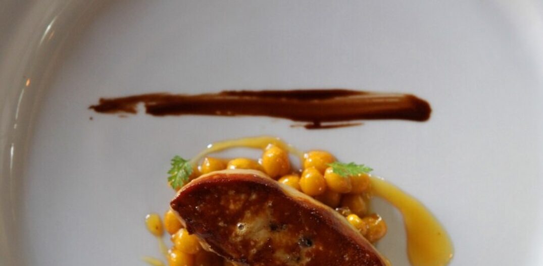 Prato com foie gras do restaurante Chef Rouge. Foto: Clayton de Souza|Estadão