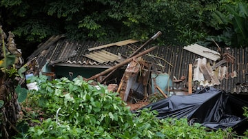Deslizamento de terra em Embu das Artes deixou três mortos após as fortes chuvas do último sábado, 29. Foto: FELIPE RAU/ESTADAO