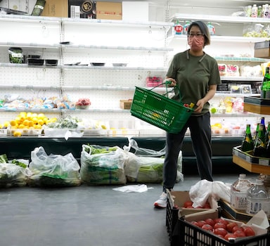 Em Pequim, medo de confinamento leva chineses aos supermercados