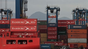 Queda de preço de produtos exportados pelo Brasil e demanda interna forte devem afetar exportações. Foto: Daniel Teixeira/Estadão - 1/6/2011