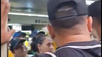 Torcedores da Gaviões da Fiel impediram manifestantes bolsonaristas de entrar em vagão do metrô da capital paulista. Foto: @zxsccp via Twitter