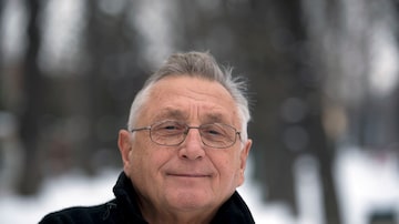 O diretor JiríMenzel em Praga, em 2013. Foto: Michal Dolezal/CTK via AP