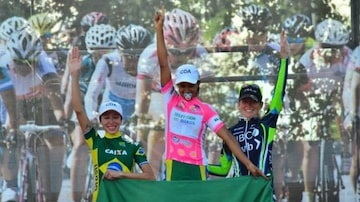 
 Janildes Fernandes comemora, com uma chupeta, o título do Tour de San Luis. Foto: Estadão