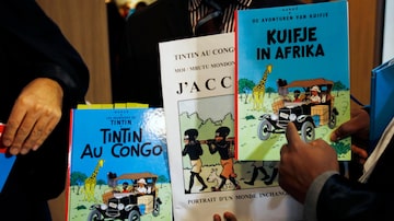 A lawyer points to "Kuifje in Africa" comics book, the Dutch version of "Tintin in Congo" at the Palace of Justice in Brussels May 5, 2010. The hearing is part of a long-running case in which Congolese born Bienvenu Mbutu Mondondo hopes to stop the book being published because of the way it portrays black people.  REUTERS/Thierry Roge   (BELGIUM)