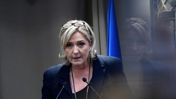 A líder da extrema-direita e candidata à presidência da França em evento em Paris. Foto: Martin Bureau/AFP