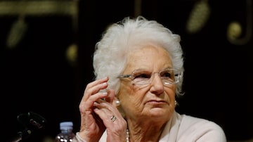 Senadora italiana Liliana Segre, de 89 anos, foi uma das 776 crianças e adolescentes italianos menores de 14 anos mandados para campos de concentração e extermínio nazistas. Foto: Luca Bruno/AP