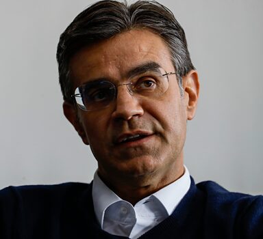O governador Rodrigo Garcia em foto para o Estadão