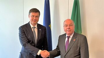 Comissário de Comércio da União Europeia, Valdis Dombrovskis, e ministro do Itamaraty, Mauro Vieira. Foto: Redes sociais/@ItamaratyGovBr