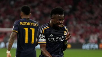 Real Madrid's Vinicius Junior celebrates after scoring his side's opening goal during the Champions League semifinal first leg soccer match between Bayern Munich and Real Madrid at the Allianz Arena in Munich, Germany, Tuesday, April 30, 2024. (AP Photo/Matthias Schrader). Foto: Matthias Schrader/AP