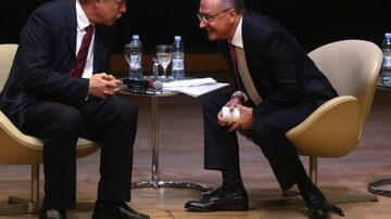  O presidente do BNDES, Aloizio Mercadante, e o vice-presidente da República, Geraldo Alckmin, durante seminário internacional realizado na sede da entidade. 