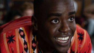 Eric, personagem de Ncuti Gatwa, éum dos mais queridos de 'Sex Education' e melhor amigo do protagonista, Otis (Asa Butterfield). Foto: Netflix