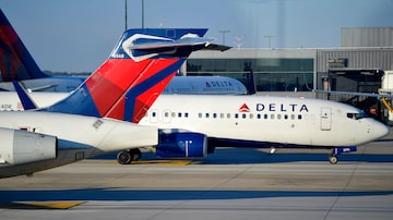 Um piloto da Delta Airlines foi condenado a 10 meses de prisão depois de se declarar culpado de se apresentar para o trabalho com um nível de álcool no sangue mais de duas vezes o limite de aviação

