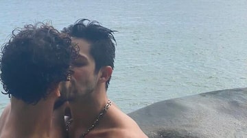 O atorIgor Cossoe o namorado, obailarino Heron Leal. Foto: Reprodução Instagram / @igorcosso