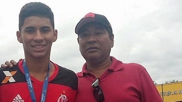 José Lopes Viana, pai de Rykelmo, foi um dos que fechou acordo com o Flamengo. Foto: Reprodução