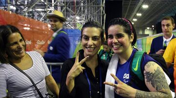 Bruna Alexandre tieta atrizes Gloria Pires e Cleo Pires durante disputa nos Jogos Paralímpicos. Foto: Alaor Filho/Divulgação