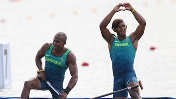 Isaquias (direita) e Erlon ganham a prata na canoagem velocidade do Rio-2016. Foto: Marcos Brindicci/Reuters