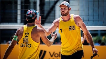 Alison e Guto formam uma das duplas brasileiras das oitavas de final do Mundiald e Vôlei de Praia. Foto: CBV