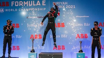 Sam Bird, da Jaguar, venceu a corrida deste domingo na Arábia Saudita. Foto: Divulgação/ Jaguar Racing