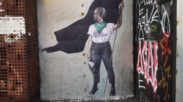 SAO PAULO CADERNO 2 24-01-2023 ALIAS Grafite no muro do GAM em Santiago do Chile reproduz  imagem da poeta Gabriel Mistral, primeira latina a ganhar um Nobel (CrÃ©dito; Grafite de anÃ´nimo/Acervo EstadÃ£o