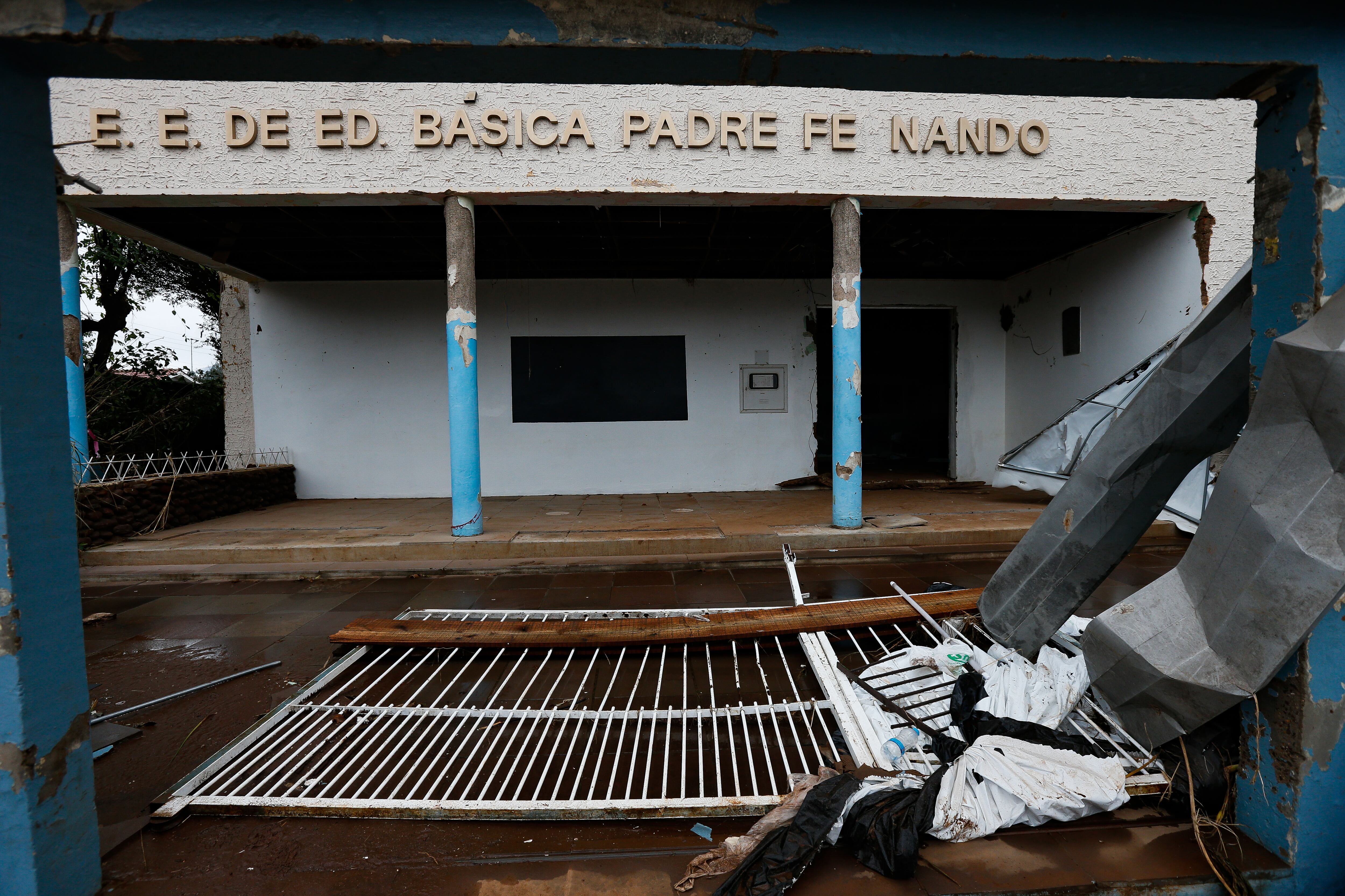 Escola Padre Fernando teve estrutura afetada em Roca Sales