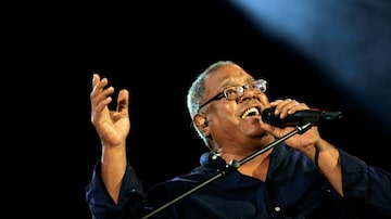 O músico cubano Pablo Milanés se apresenta em show em Havana, em agosto de 2008. Foto: Arquivo/Claudia Daut/Reuters 