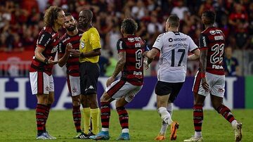 Luiz Flávio de Oliveira foi afastado depois de péssima atuação no jogo entre Flamengo e Athletico-PR. Foto: Marcelo Cortes / Flamengo