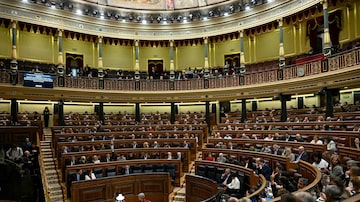 Members of parliament attend a plenary session before a vote on the government's controversial amnesty bill, at the Congress of Deputies in Madrid on January 30, 2024. Spanish lawmakers are voting on a deeply divisive law that would give amnesty to Catalan separatists and has sparked trenchant opposition from the right. Passing the law was a condition laid down by the hardline Catalan separatist JxCat party in exchange for its crucial parliamentary support to enable Pedro Sanchez to begin a new term as prime minister in mid-November. The controversial law will apply to those wanted by the justice system over the failed 2017 Catalan independence bid, first and foremost JxCat's exiled leader Carles Puigdemont. (Photo by JAVIER SORIANO / AFP)