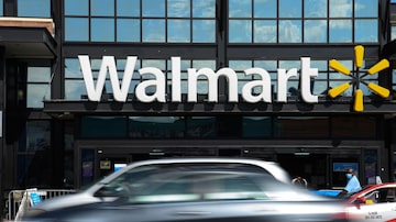 Walmart decidiu voltar a expor armas em suas lojas. Foto: NICHOLAS KAMM/AFP