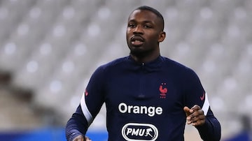 (FILES) In this file photo taken on November 11, 2020, France's forward Marcus Thuram warms up prior to the friendly football match between France and Finland at the Stade de France in Saint-Denis, Paris outskirts. - Thuram was called up for the French national team for the upcoming Qatar 2022 World Cup football tournament on November 14, 2022. (Photo by Franck FIFE / AFP). Foto: Franck FIFE/AFP