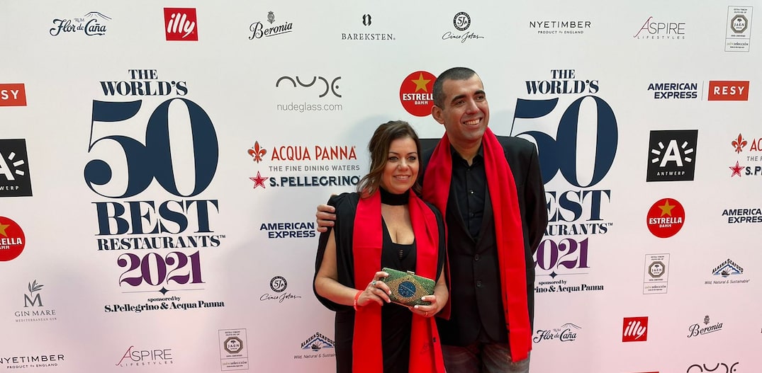 Janaína e Jefferson Rueda, na cerimônia do 50 Best 2021. Foto: Maria Vargas