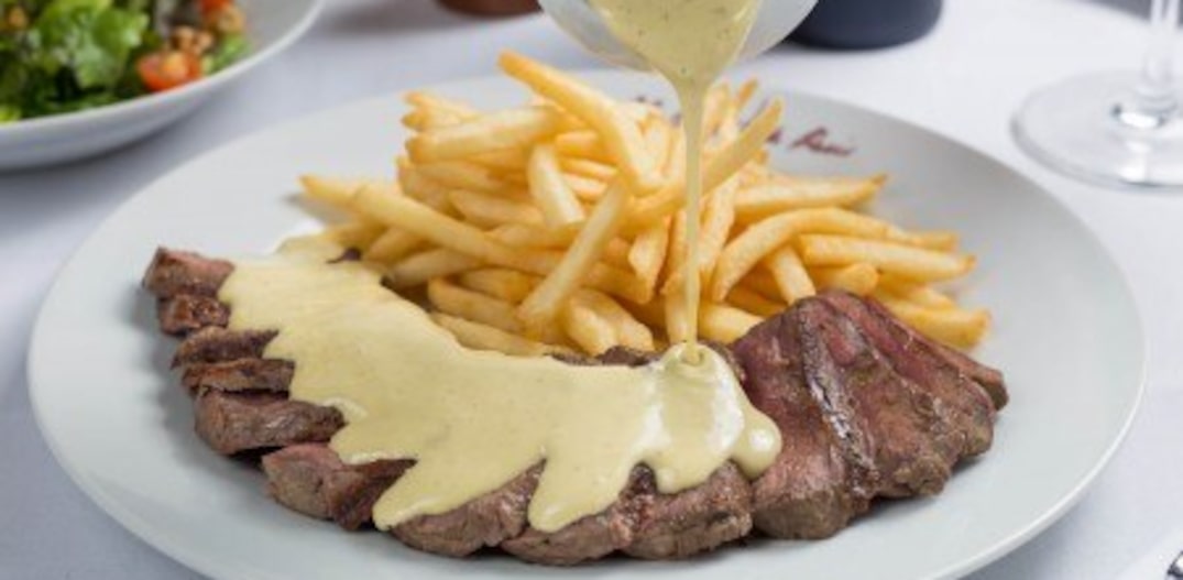 Bife e batata frita: L’Entrecôte de Paris abre mais uma unidade em São Paulo