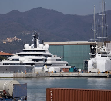 A view shows the multi-million-dollar mega yacht Scheherazade (C), docked at the Tuscan port of Marina di Carrara, Tuscany, on March 22, 2022. - The ownership of the multi-million-dollar mega yacht Scheherazade, docked on the Tuscan coast, is currently the source of speculation that it belongs to a Russian oligarch, or even perhaps President Vladimir Putin himself. Ukrainian President Volodymyr Zelensky urged Italian lawmakers on March 22 to stop their country being a playground for Russia's elite, while warning food shortages sparked by the war risk a fresh migrant crisis. (Photo by Federico SCOPPA / AFP)