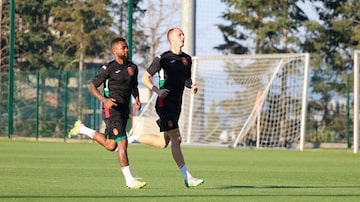 Cicinho optou por defender a seleção da Bulgária. Foto: Divulgação/União Búlgara de Futebol