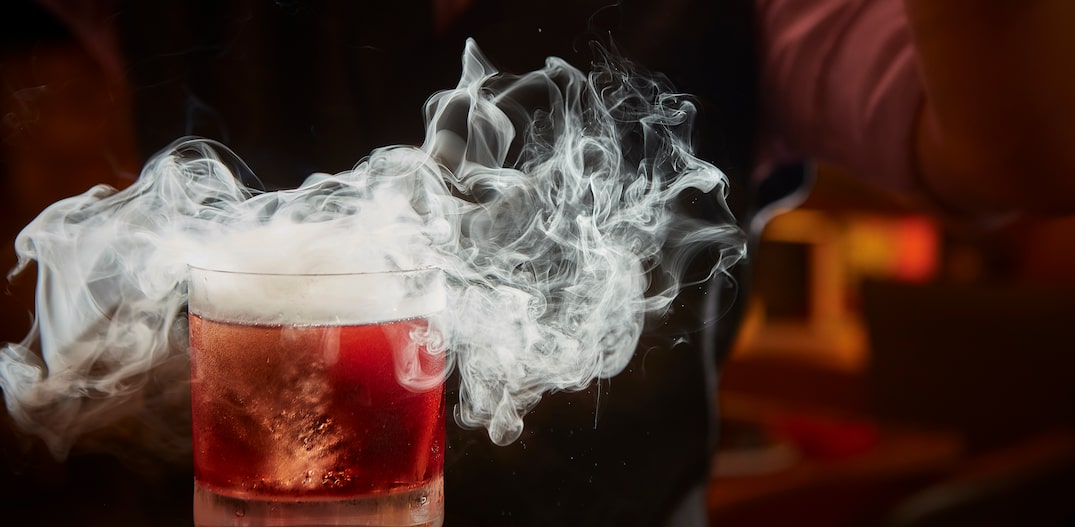 Bebida com fumaça. Foto: Luis Vinhao