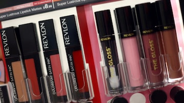 Revlon, empresa multinacional de cosméticos, está sobrecarregada por dívidas crescentes. Foto: Hannah McKay/ Reuters